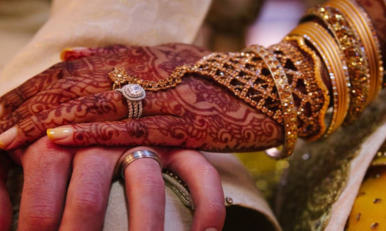 Follow-These-Tips-That-Can-Make-The-Color-Of-Mehndi-Darker