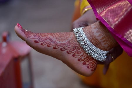 In-Hinduism-Why-Do-Not-Women-Wear-Gold-Footwear-In-Their-Feet-Learn-The-Scientific-Reason