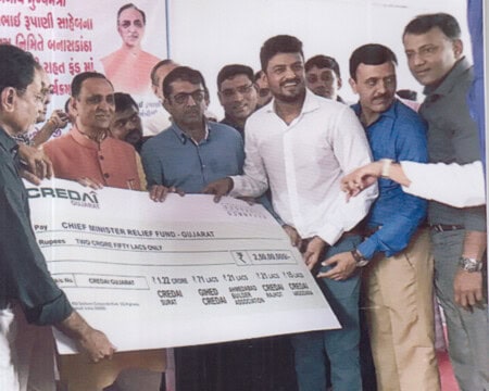 Rajkot Builder Asa Gave 21 Lakh Checks To The Chief Minister Relief Fund For The Flood Victims