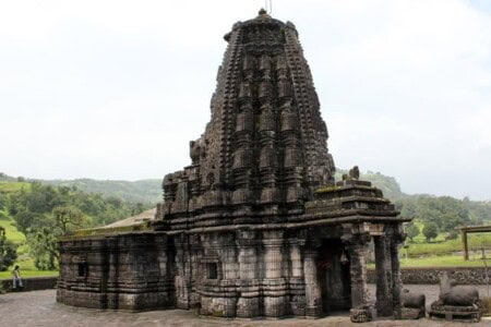 A-Secret-Temple-Of-Shiva-Where-Lightning-Falls-On-Shivling