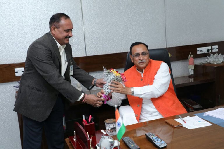 Chief Minister Rupani Congratulated Giriraj Singh ...