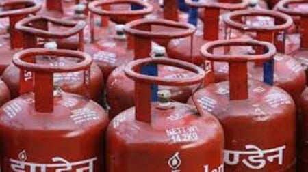 Short Supply In Cooking Gas; Waiting In The Meeting Of The Inden Bottles: Declaration In Homeless