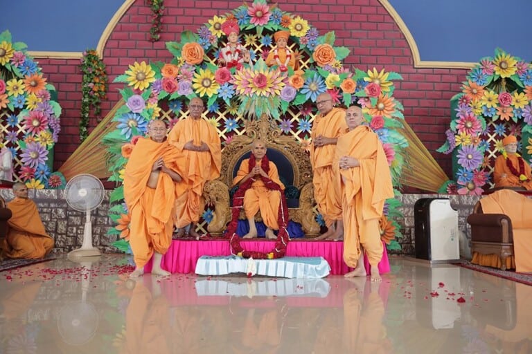 Rajkot And Bachasan'S Baps Swaminarayan Temple Celebrated 'Vandana Mahotsav'?