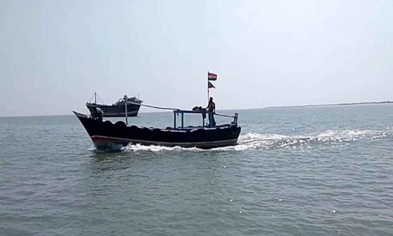 Okha Fishing Boat Pak Marines Kidnap 12 Indian Fishermen With Two Boats Off In 0
