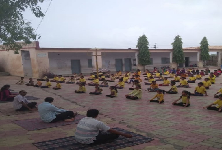 Yoga-Day-Is-Celebrated-In-Keshods-Small-Ghansari-Primary-School
