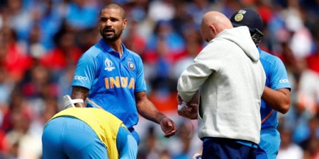 Dhawan-Still-Does-Not-Get-Out-From-The-World-Cup-Rishabh-Pant-Stand-Stand-By