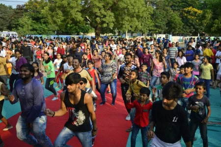 During-The-Vacation-On-Racecourse-Fun-Street-Thousands-Of-People-Have-Gathered