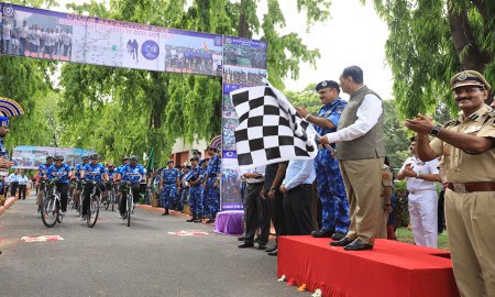 Chief-Minister-Is-Leaving-The-Sabarmati-Ashram-To-India-Gate-On-A-Bicycle-Route