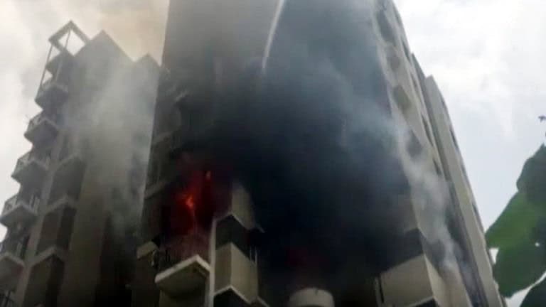 Building-Fire-In-Jagatpur-In-Ahmedabad-Was-Put-Under-Control