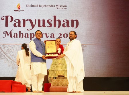 Chief-Minister-Vijay-Rupani-Was-Honored-With-The-Governments-Award-In-Mumbai