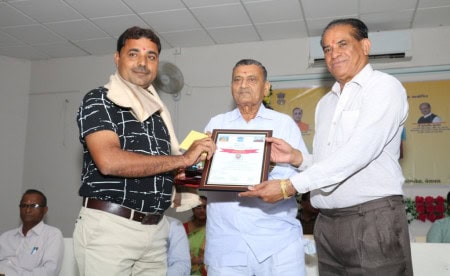 5-Best-Teachers-From-Gir-Somnath-District-Were-Honored