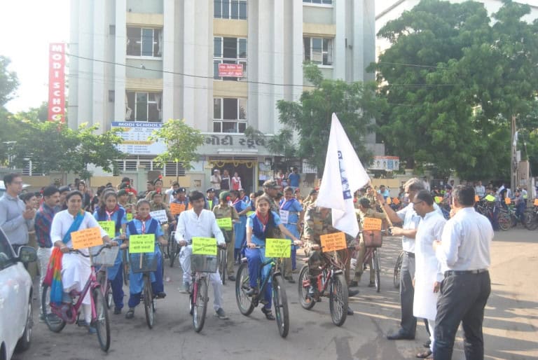 Cycle-Rally-Organized-By-Modi-School-Along-With-The-Slogan-Of-Clean-India-Pollution-Free-India