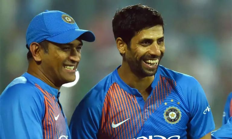Dhoni With Nehra