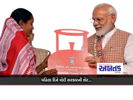 Modi Govt's Gift On Women's Day: Lpg Cylinder Price Cut By Rs.100