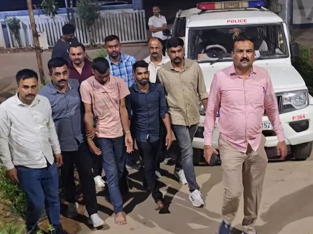 Mumbai crime branch reached Surat in case of firing outside Salman Khan's house